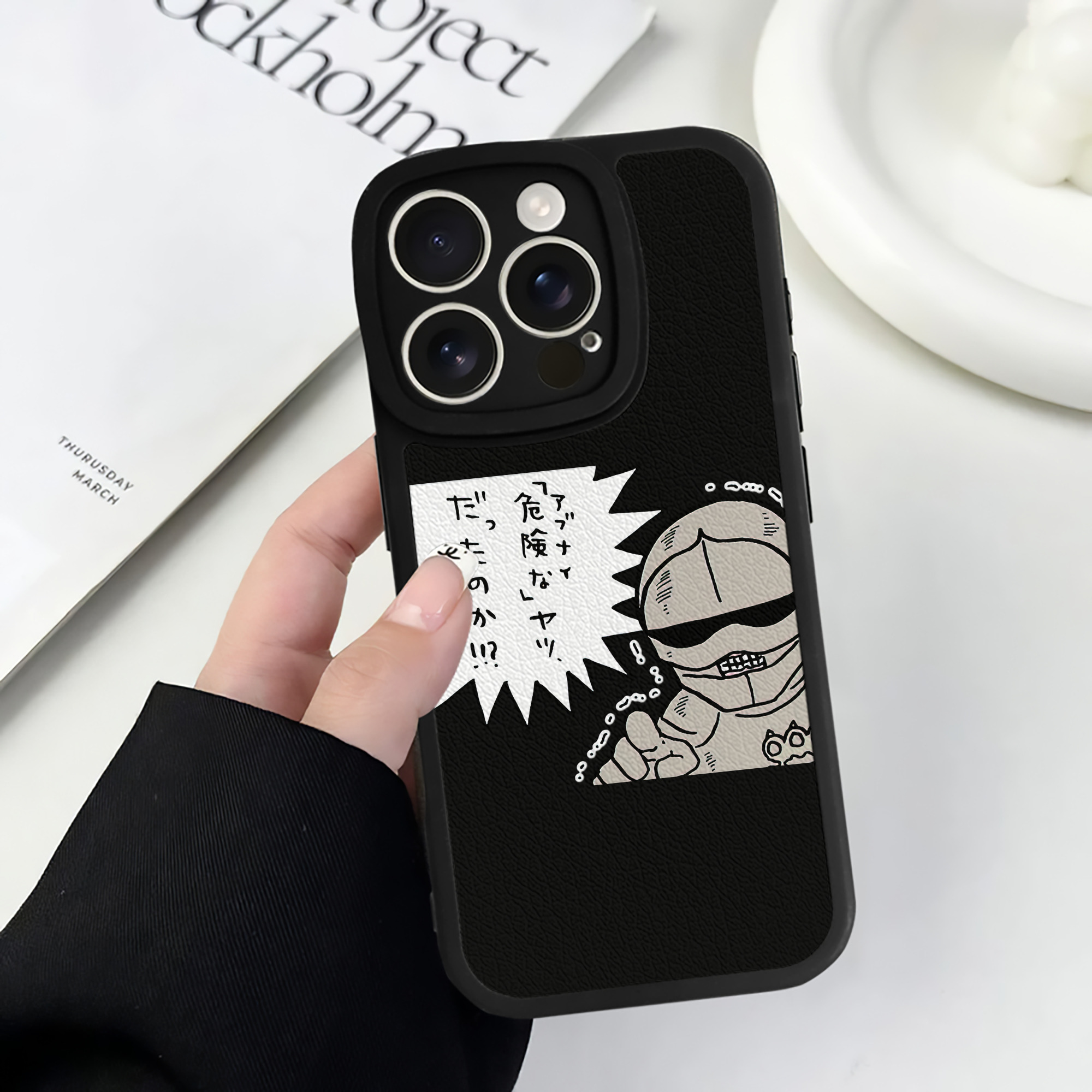 （画像用） ちいかわ 労働の鎧さん Chii-kawa Mr. Armor of Labor 【iPhone 16シリーズ対応】シリコンスマホケース（レザー調） 材質：シリコン